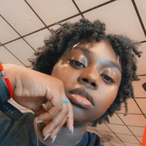 Meet your Posher, Desree